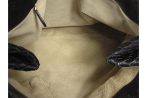 Suede lining to Bottega Veneta black woven tote. Source: discounthandbagbuy.com